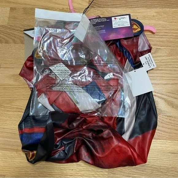 Disney Descendants Evie Costume NWT Girls Small 4-6 Red Black Skirt Halloween - Picture 4 of 4